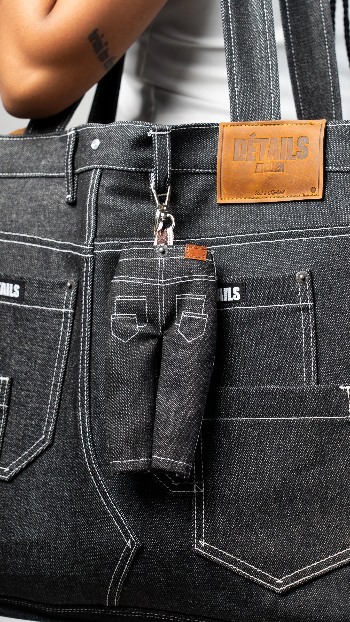 The mini jeans (keychains)